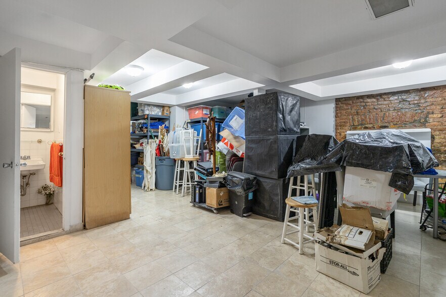 More Photos Of 630 W 52nd St, New York Apartments For Lease