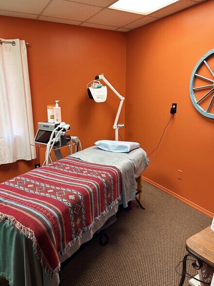 More Photos Of 1816 S Buerkle St, Stuttgart Office For Sale