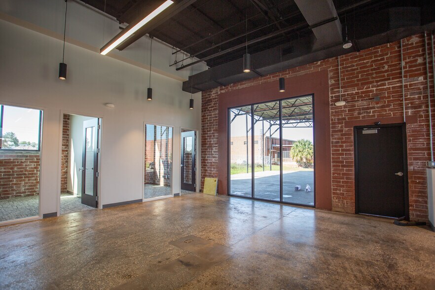 More Photos Of 1900 Diversified Way, Orlando Light Distribution For Lease