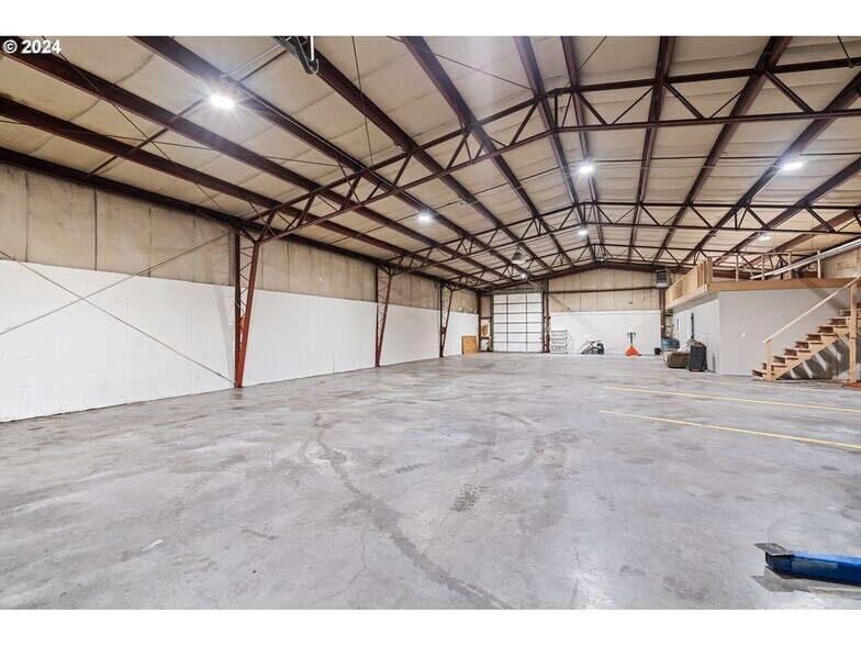 More Photos Of 1845 N 1st Pl, Hermiston Warehouse For Sale