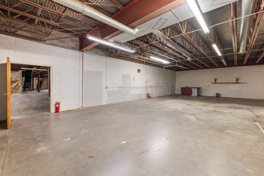 More Photos Of 888 Antler Dr, Casper Warehouse For Lease
