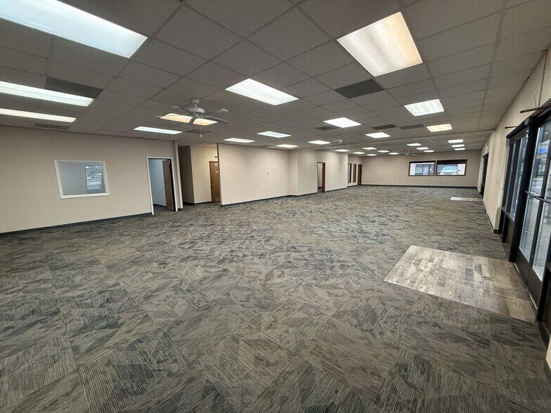 More Photos Of 1021 S Washington St, Bismarck Storefront Retail Office For Lease