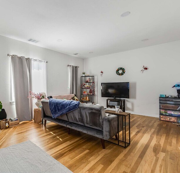 More Photos Of 247 E St John St, San Jose General Retail For Sale