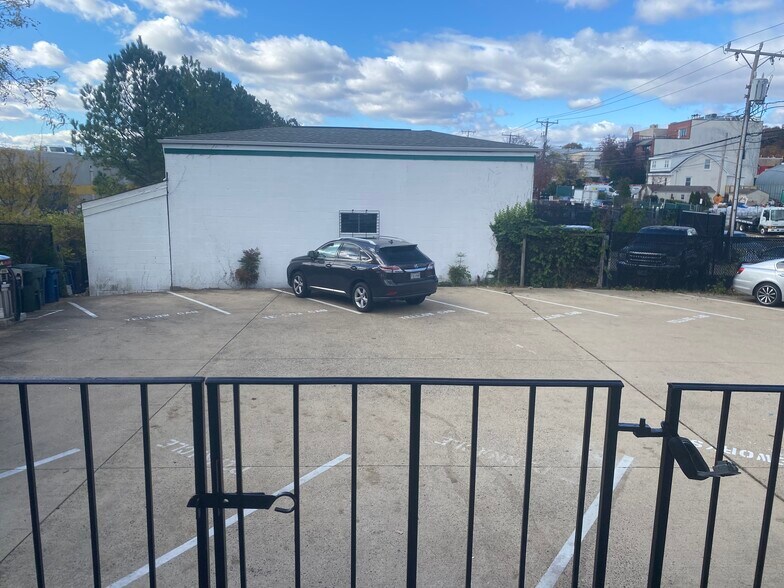 More Photos Of 3014-3016 Colvin St, Alexandria Flex For Sale