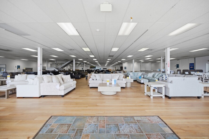 More Photos Of 6542 E Virginia Beach Blvd, Norfolk Freestanding For Lease