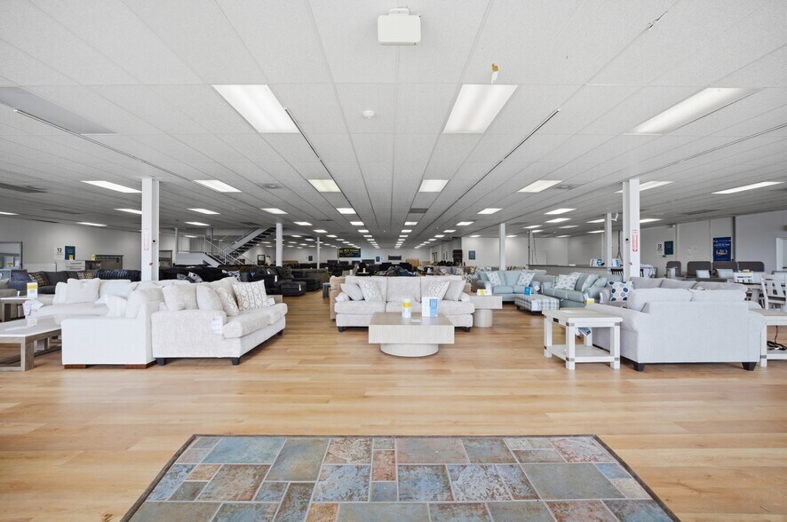 More Photos Of 6542 E Virginia Beach Blvd, Norfolk Freestanding For Sale