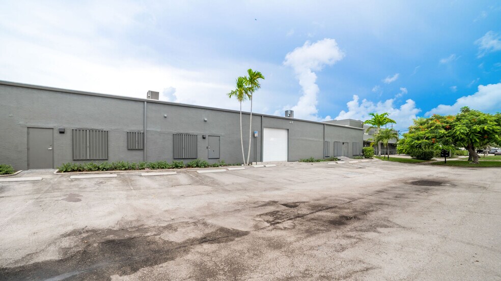 More Photos Of 44 SE 9th St, Deerfield Beach Warehouse For Sale