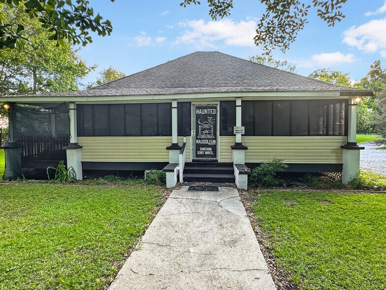 More Photos Of 1505 S Hwy 95A, Cantonment Freestanding For Sale