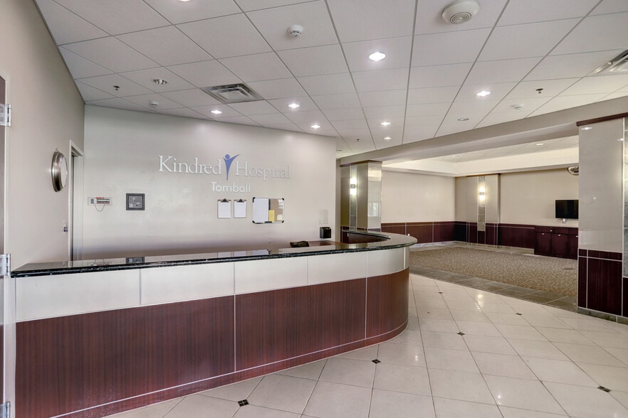 More Photos Of 505 Graham Dr, Tomball Hospital For Lease