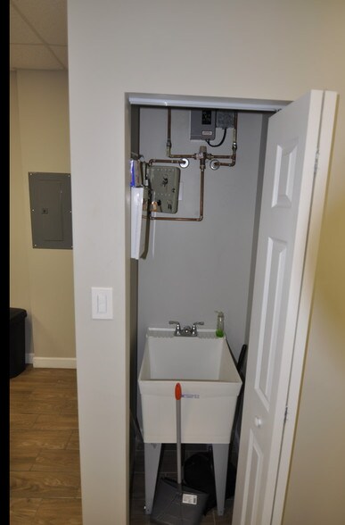 More Photos Of 842 NW 7th Ter, Fort Lauderdale Warehouse For Sale