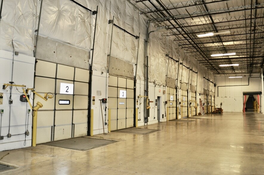 More Photos Of 2214 Braker Ln, Austin Distribution For Lease