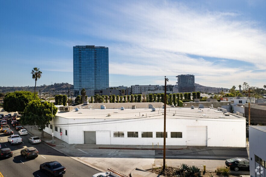 More Photos Of 3049 La Cienega Blvd, Culver City Warehouse For Lease