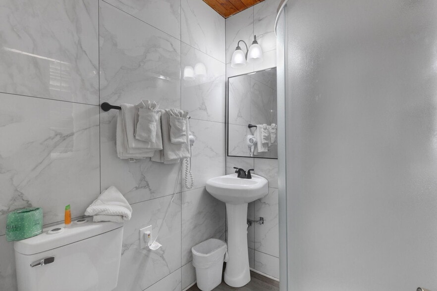 More Photos Of 340 Tamiami Trl S, Venice Hotel For Sale
