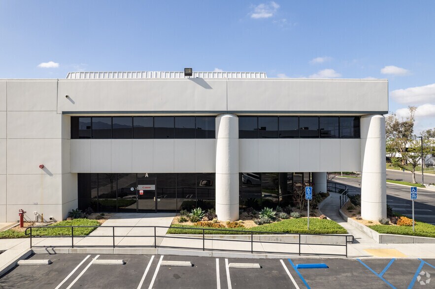More Photos Of 1 Marconi, Irvine Warehouse For Lease