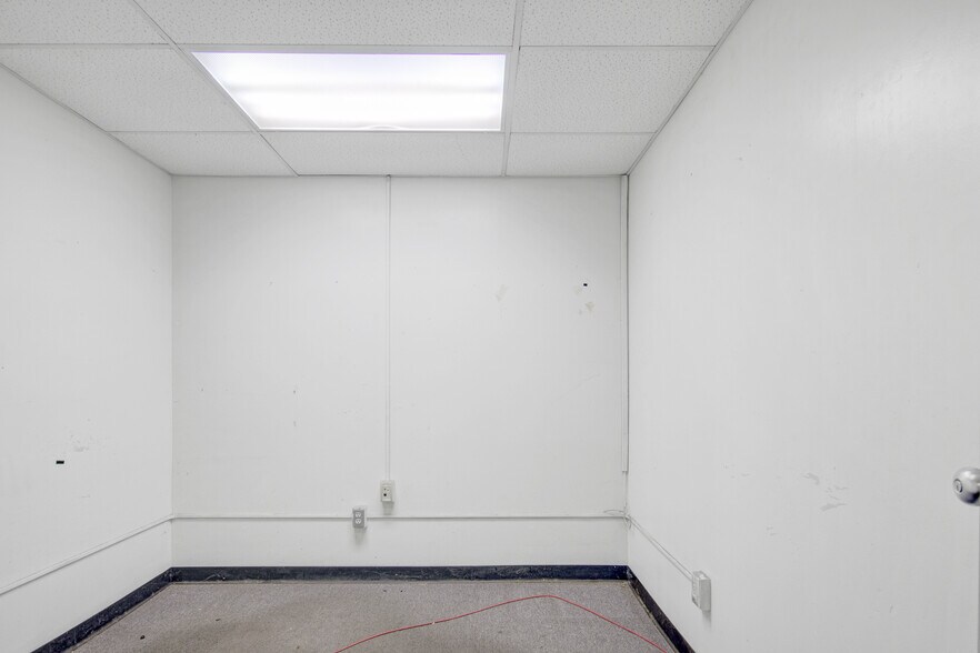 More Photos Of 3036 Gillespie St, Fayetteville Manufacturing For Lease