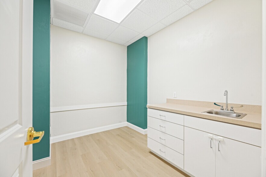 More Photos Of 3606 Maclay Blvd S, Tallahassee Medical For Lease