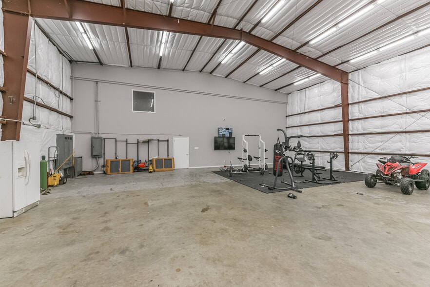 More Photos Of 1207 S Houston, Humble Warehouse For Sale