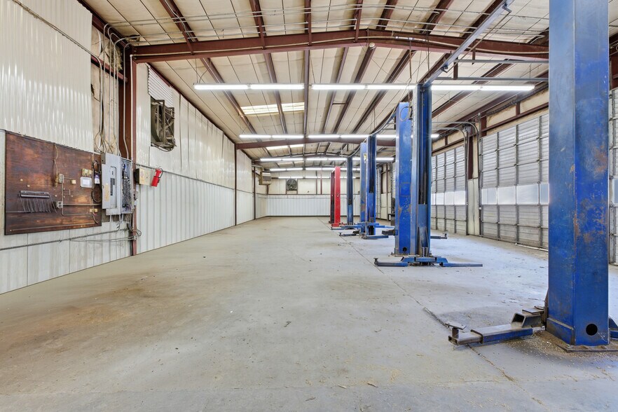 More Photos Of 36 Mize Rd, Toccoa Light Manufacturing For Sale