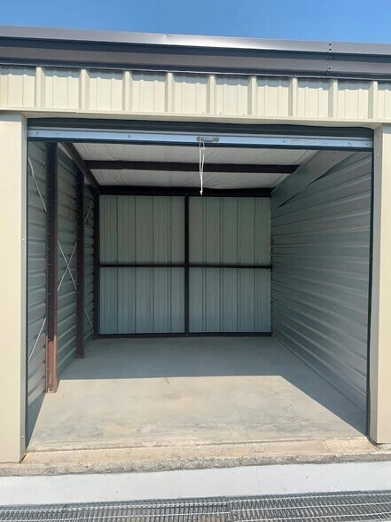 More Photos Of 1717 Frankford Ave, Panama City Self Storage For Sale