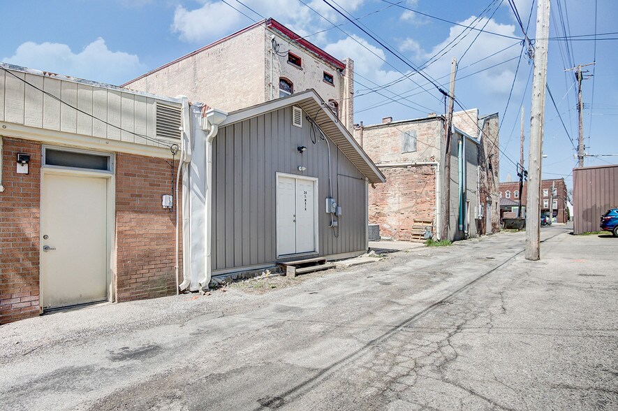 More Photos Of 24 S Main St, London General Retail For Sale