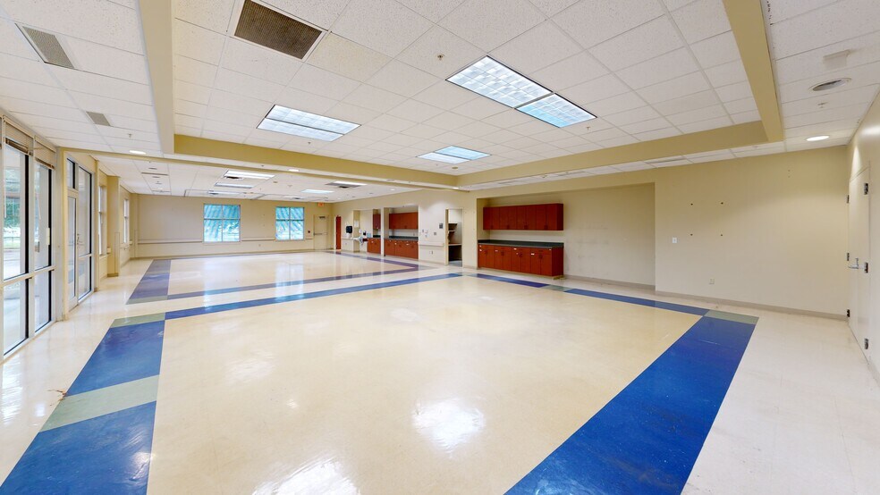 More Photos Of 307 Polly Ln, Lafayette Rehabilitation Center For Sale