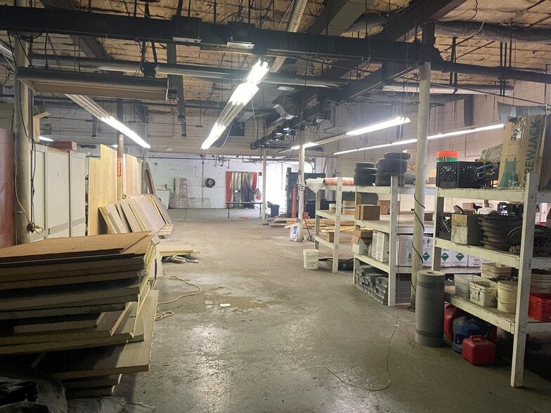 More Photos Of 912 E 21st St, Indianapolis Warehouse For Lease