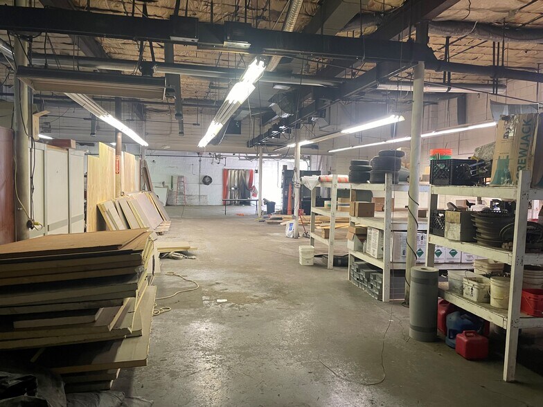 More Photos Of 912 E 21st St, Indianapolis Warehouse For Lease