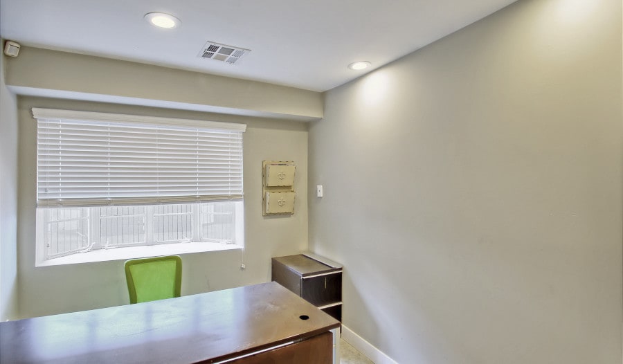 More Photos Of 131 W University Dr, Mesa Office Residential For Lease