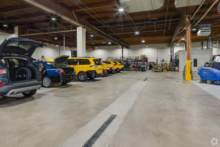 More Photos Of 3800 N Milwaukee Ave, Chicago Warehouse For Lease