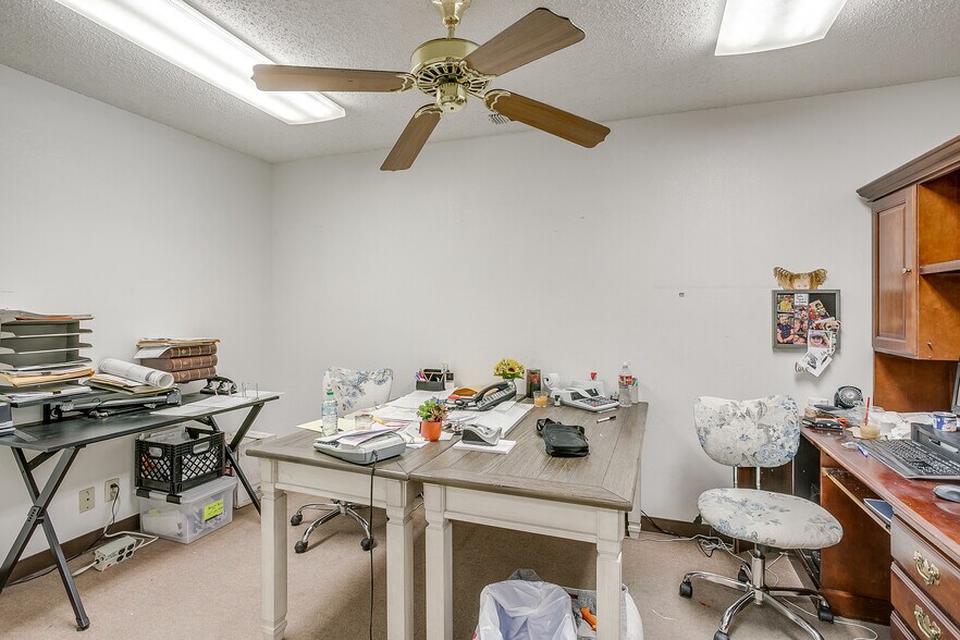 More Photos Of 1841 W Division St, Arlington Warehouse For Sale