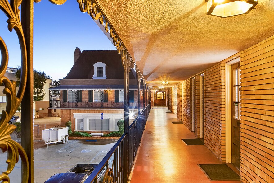 More Photos Of 960 E Green St, Pasadena Medical For Sale