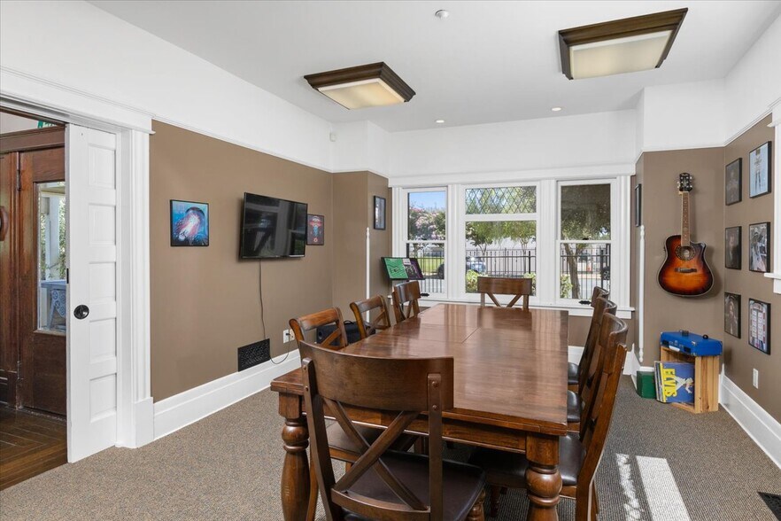More Photos Of 140 W 136-38-40, Escondido Office For Sale