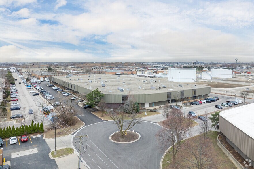 More Photos Of 1900-2080 S Carboy Rd, Mount Prospect Distribution For Lease