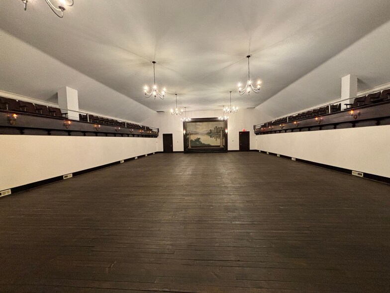 More Photos Of 314 S Main St, Eaton Rapids Lodge Meeting Hall For Sale