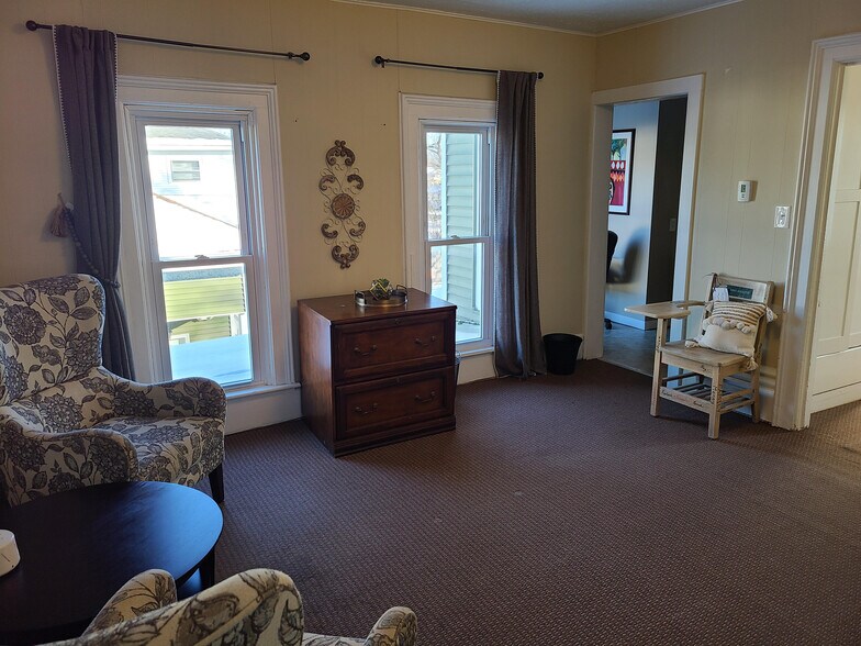 More Photos Of 614 E Broadway St, Mount Pleasant Coworking Space