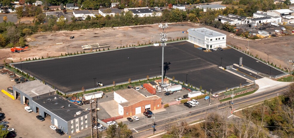 More Photos Of 166 Baekeland Ave, Middlesex Truck Terminal For Lease