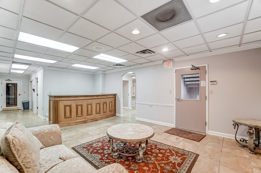 More Photos Of 47 E Wilson Bridge Rd, Columbus Office For Lease