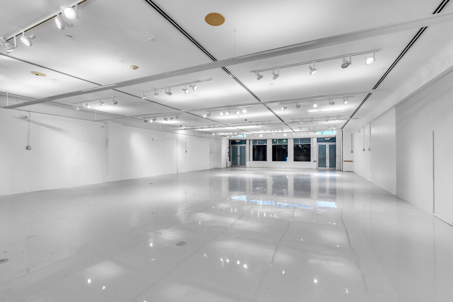 More Photos Of 721 Collins Ave, Miami Beach Storefront For Sale