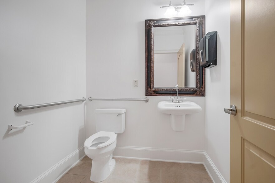 More Photos Of 4720 Peachtree Industrial Blvd, Berkeley Lake Office For Lease