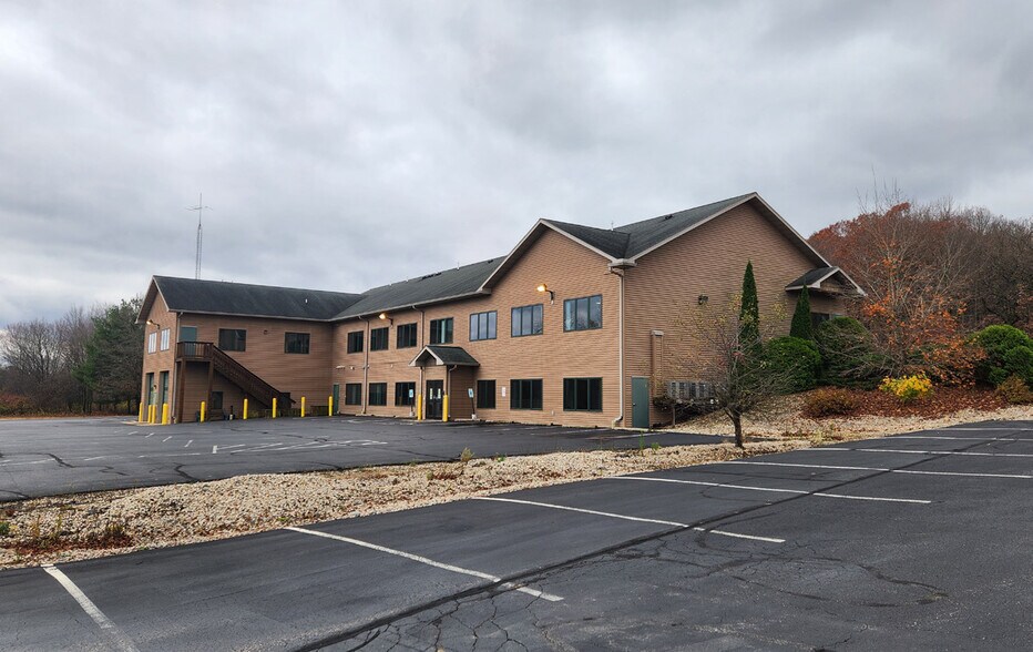 More Photos Of N2930 22 State Rd, Wautoma Office For Sale