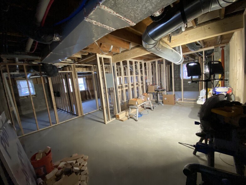 More Photos Of 2 Glendale Dr, Queensbury Office For Lease