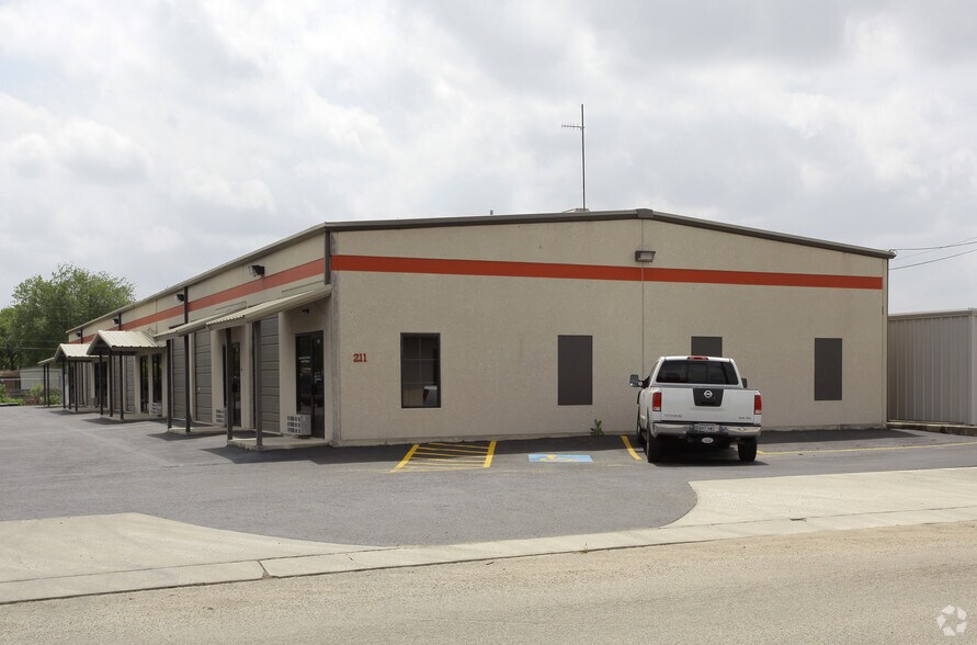 Primary Photo Of 211 Trade Center Dr, New Braunfels Warehouse For Lease