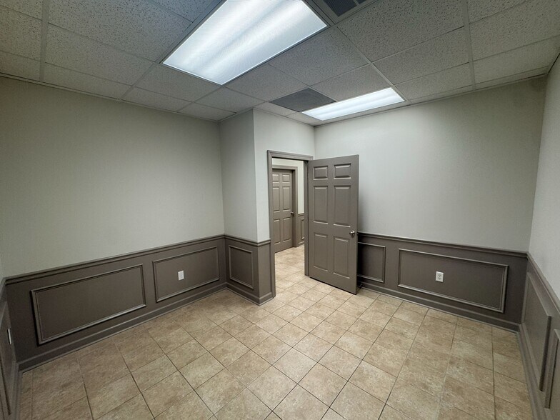 More Photos Of 107 Southern Blvd, Savannah Office For Lease
