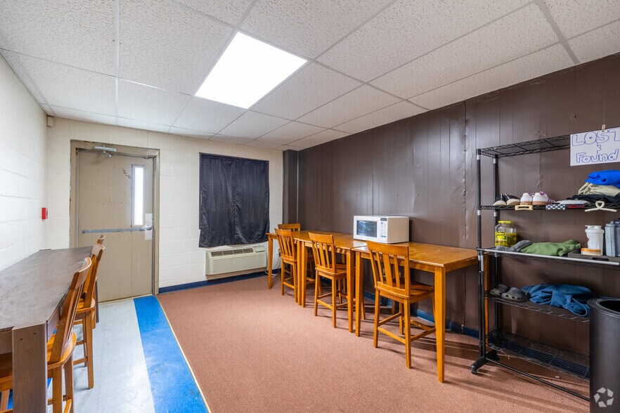 More Photos Of 4050 Georgetown Rd, Lexington Sports And Entertainment For Sale