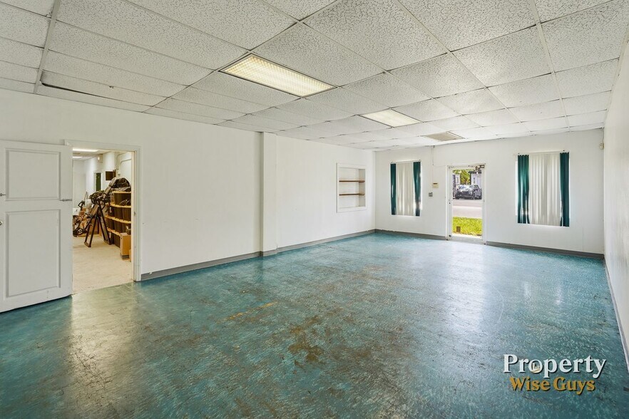 More Photos Of 617 10th St E, Bradenton Freestanding For Sale