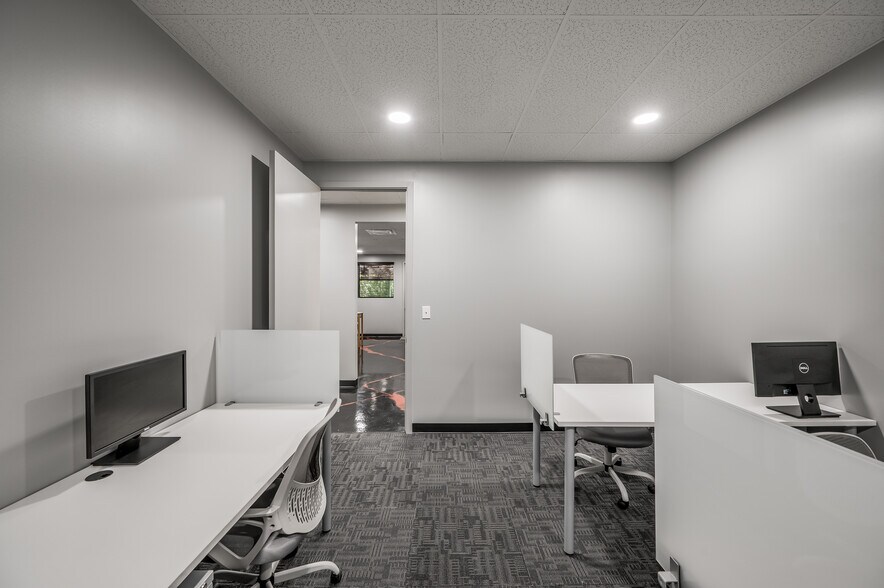 More Photos Of 21755 N I-45 Fwy, Spring Flex For Sale