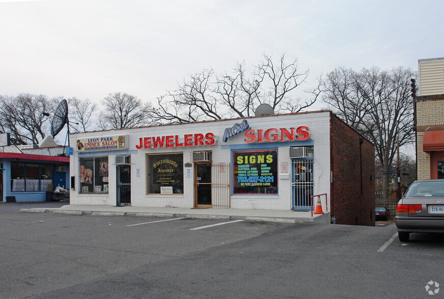 More Photos Of 2718-2720 Washington Blvd, Arlington Freestanding For Lease