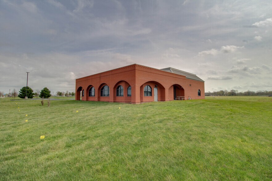 More Photos Of 18400 Shipman Rd, Carlinville Schools For Sale