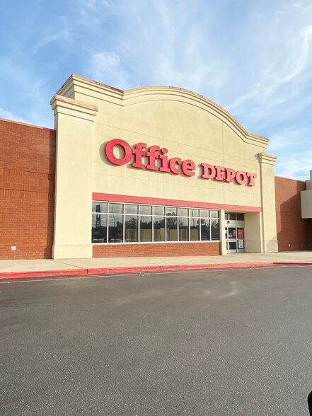 More Photos Of 3930-3940 Airport Blvd, Mobile Unknown For Lease