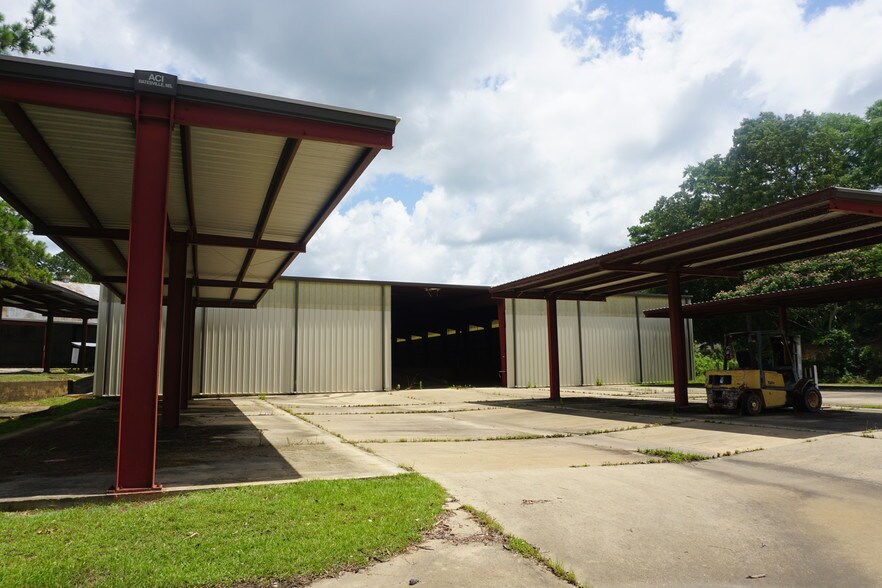 More Photos Of 403 N Main St, Evergreen Warehouse For Sale